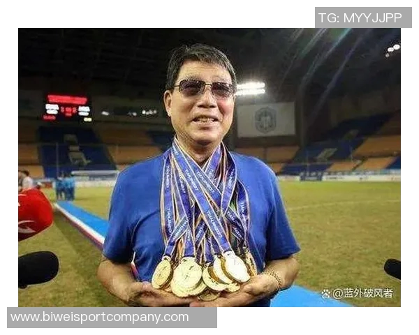 徐根宝高龄仍陪伴U20球员为他们付出辛劳感动球员心声